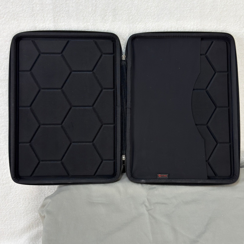 FINPAC Hard Laptop Sleeve Case 13-14 inch Black Protective Tech Bag